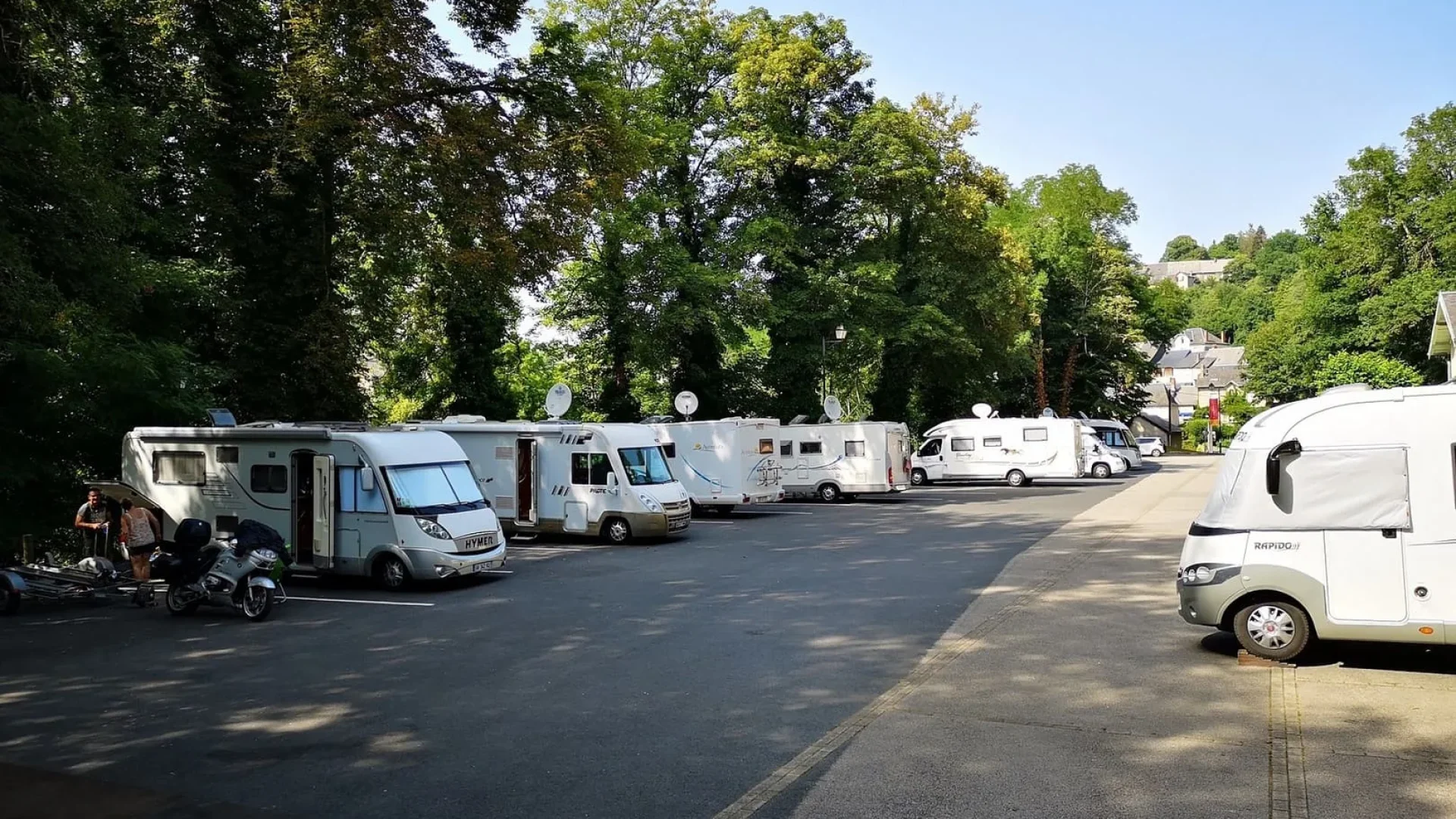 aire camping car uzerche