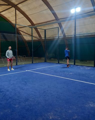 Le padel, un loisir sportif alliant plaisir et convivialité